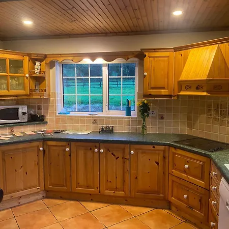 Spacious Countryside 5bd House! Apartment